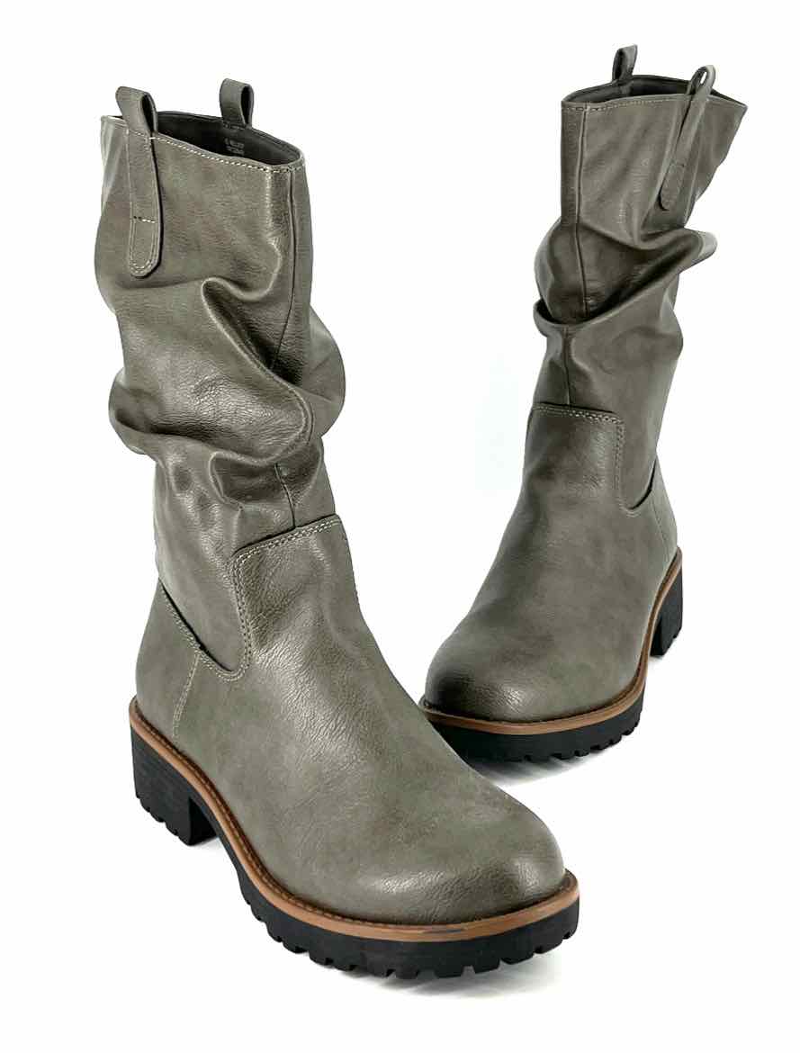 Shoe Size 8 Gray Faux Leather Boots