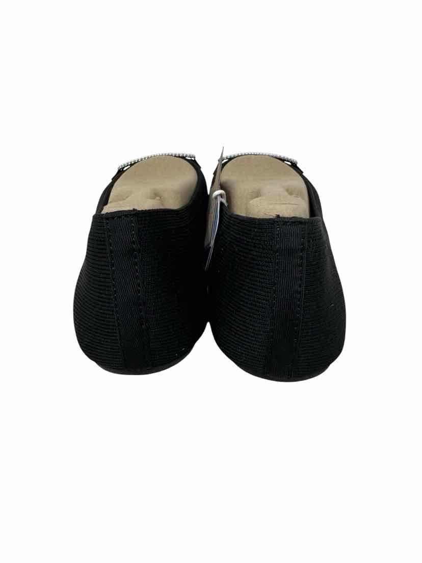 Shoe Size 7 Sketchers Black Flats