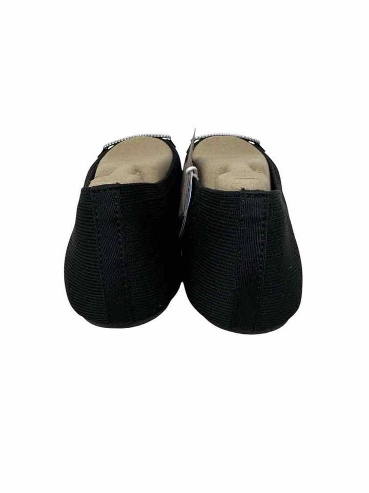 Shoe Size 7 Sketchers Black Flats