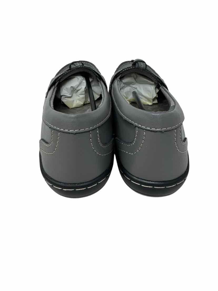 Shoe Size 8 Gray Flats