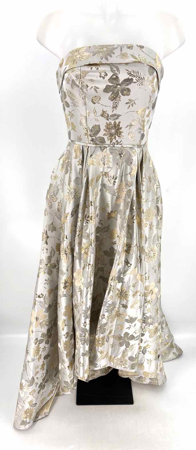 Size 6 MAC DUGGAL White PROM
