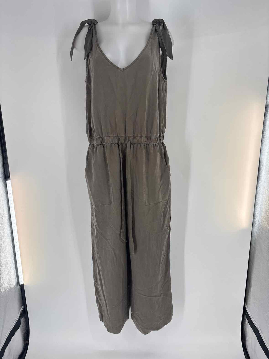 Size XL EVEREVE Gray Romper