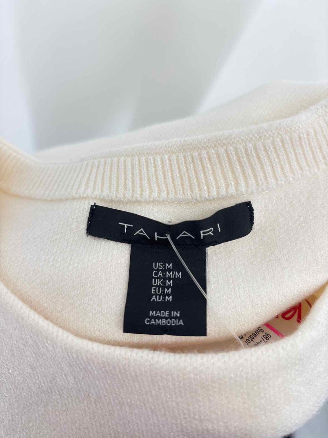 Size M TAHARI Cream Sweater