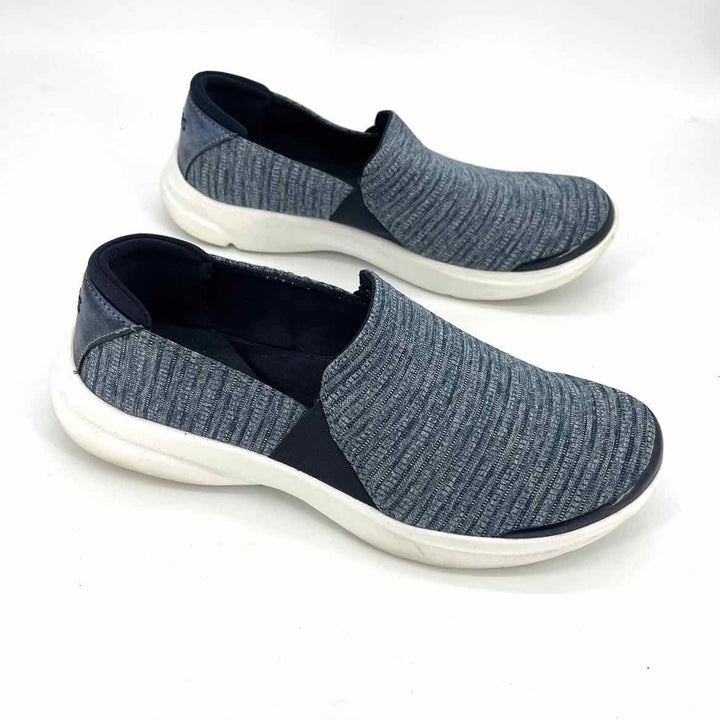 Shoe Size 7.5 Blue Flats