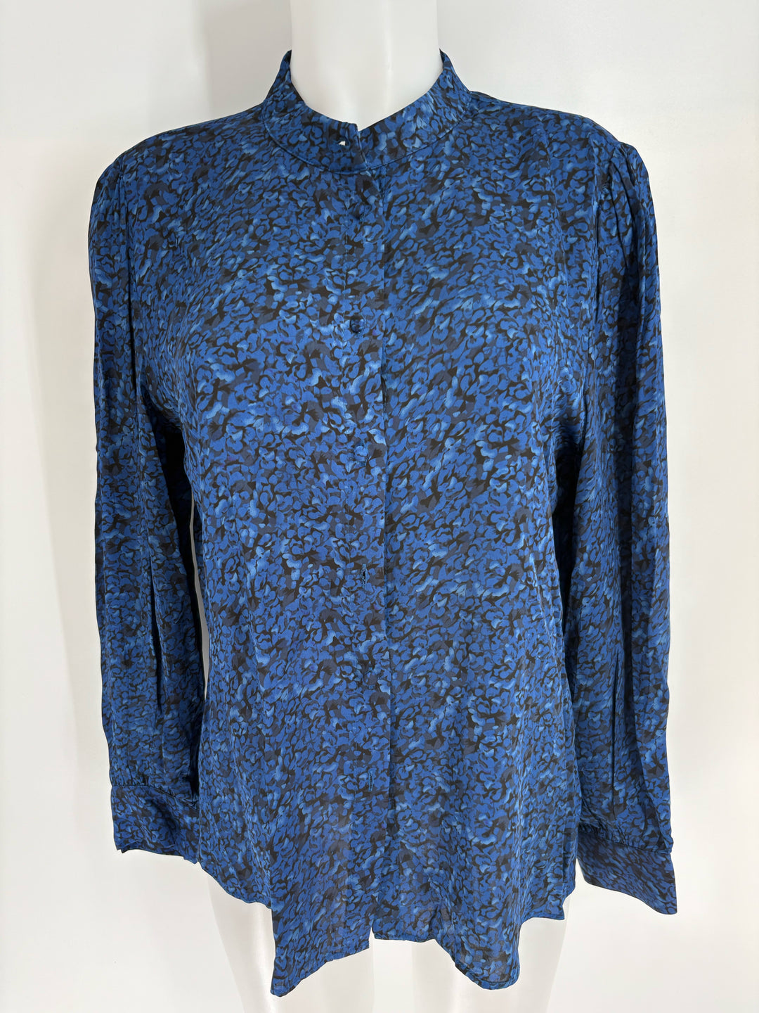 Size L TAHARI Blue Shirt