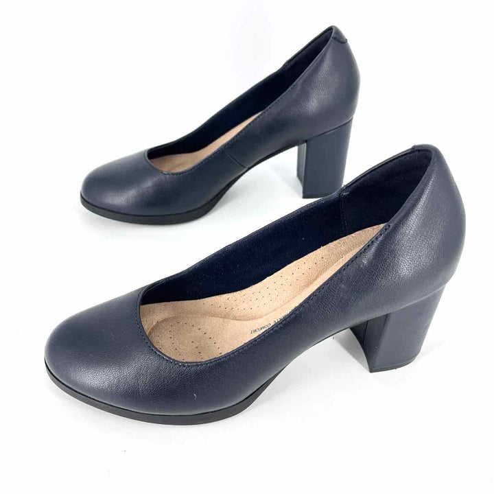 Shoe Size 7 CLARKS Navy Leather Pumps