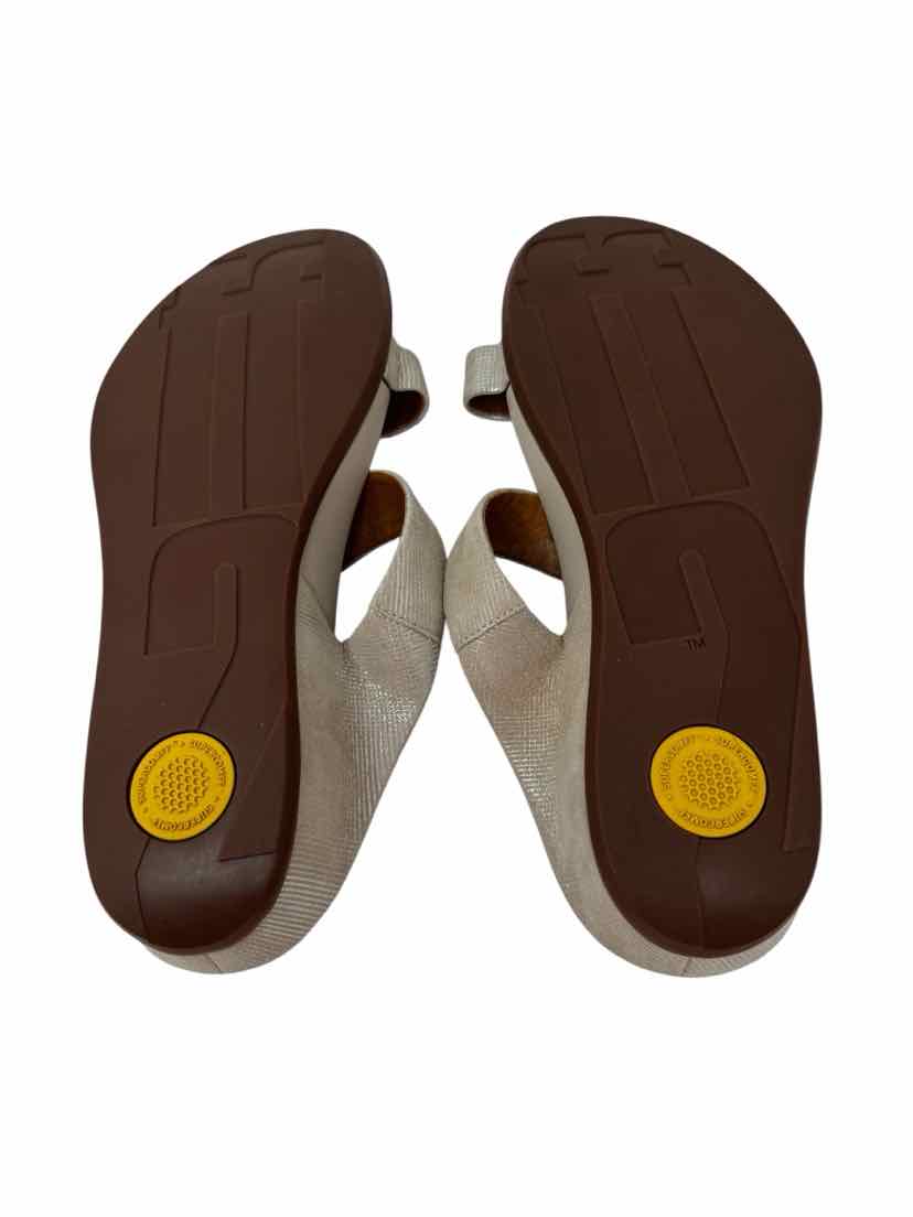 Shoe Size 41 FITFLOP Gold Leather Sandals