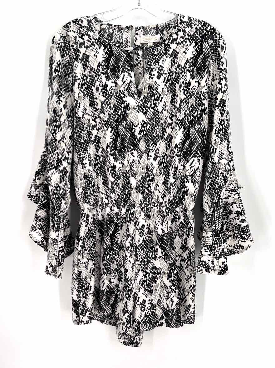 Size S Mud Pie Gray Dress