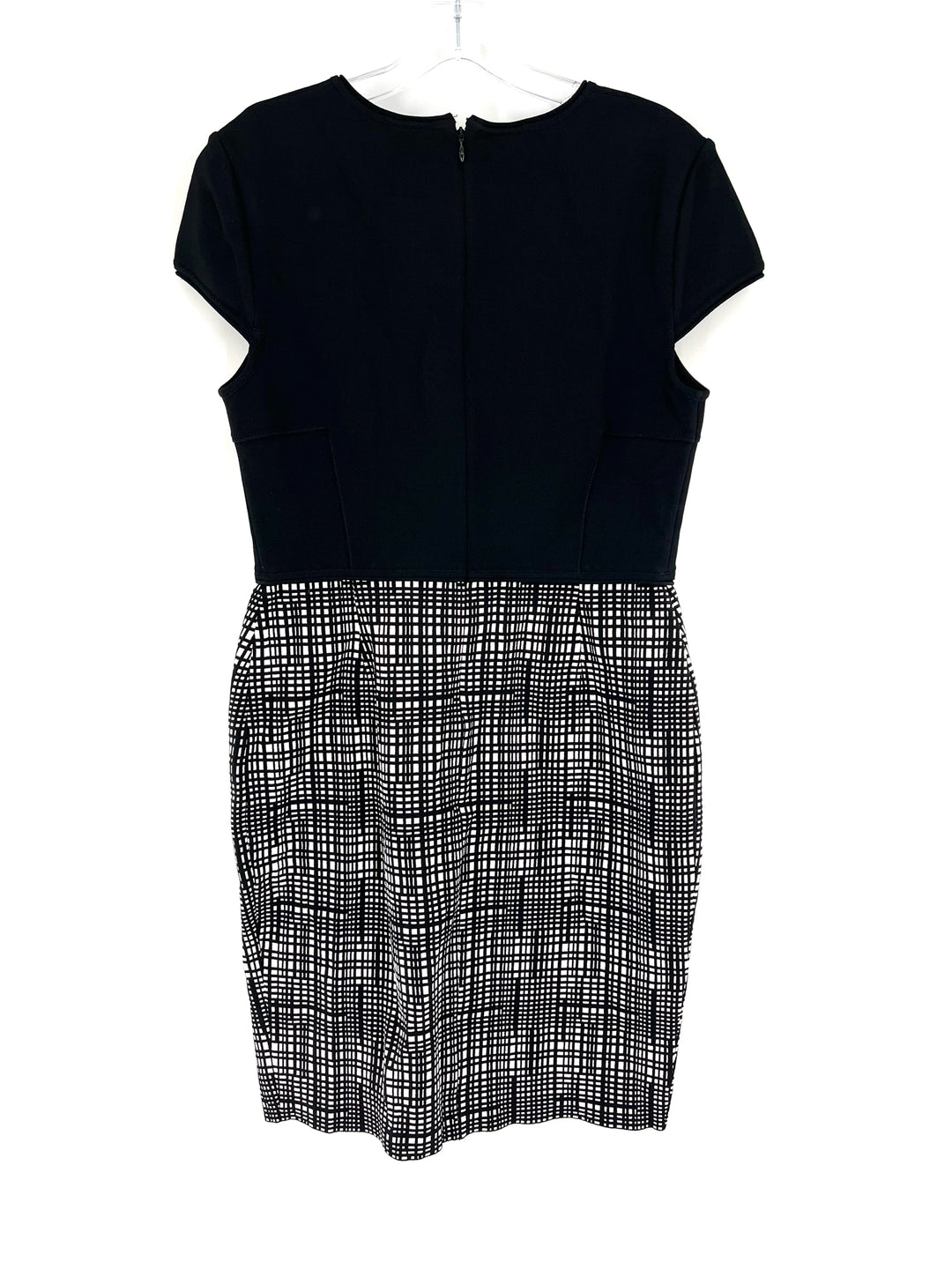 Size 10 ST JOHN Black Luxury - Dress