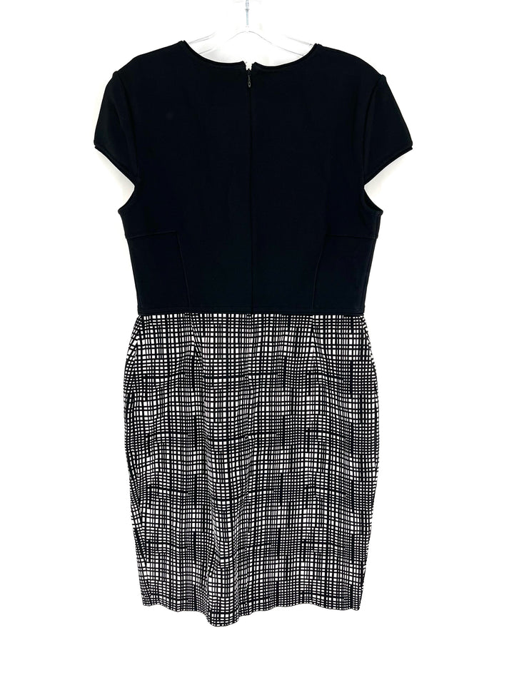 Size 10 ST JOHN Black Luxury - Dress