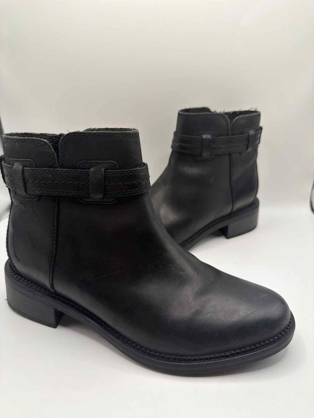 Shoe Size 8 CLARKS Black Boots