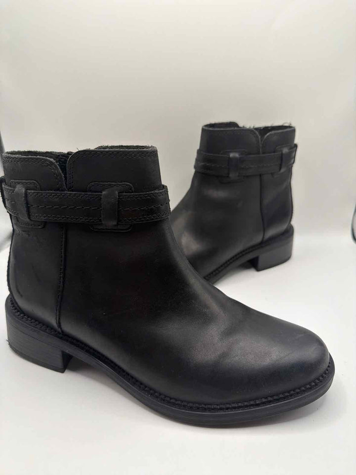 Shoe Size 8 CLARKS Black Boots