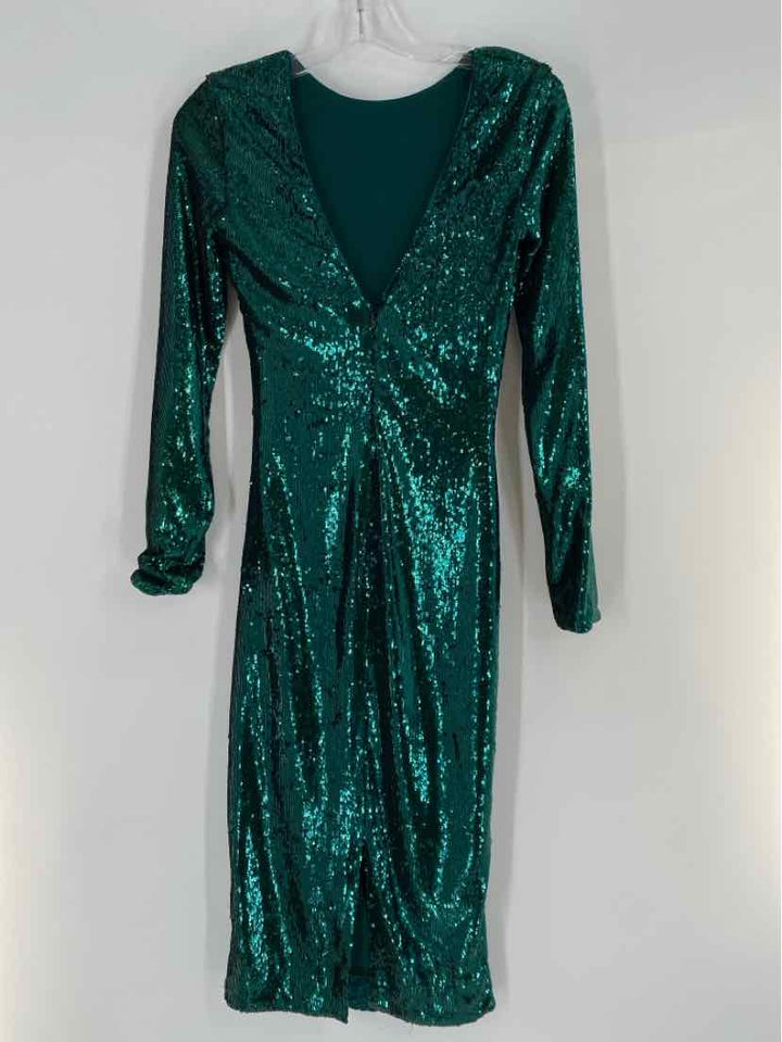 Size XS DRESS THE POPULATION Green PROM