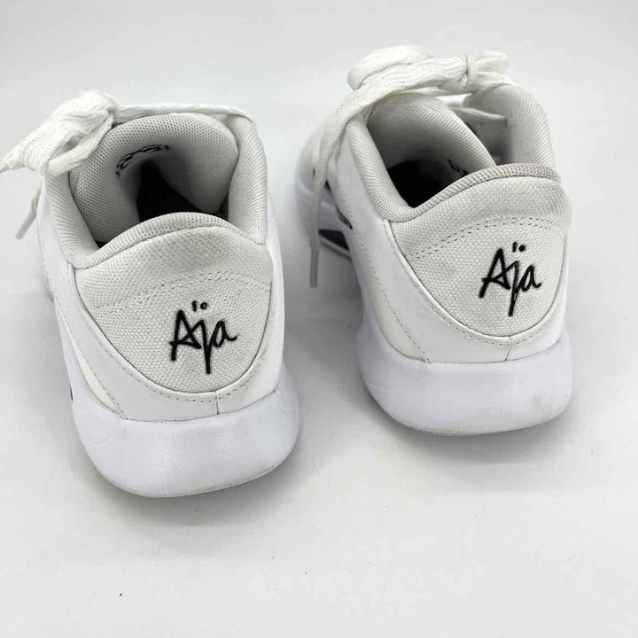 Shoe Size 6.5 Nike White Sneakers