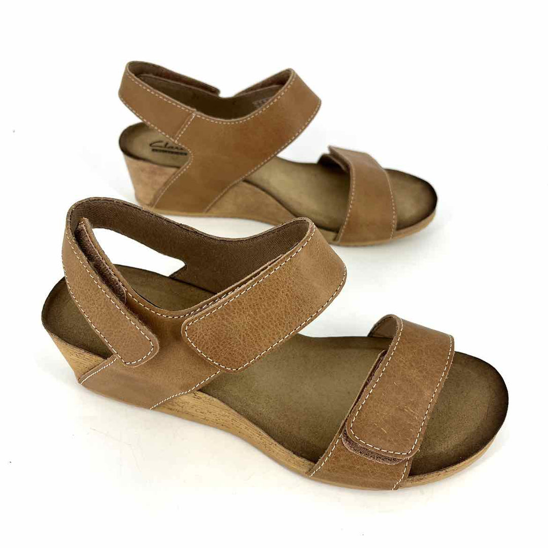 Shoe Size 7.5 CLARKS Tan Sandals