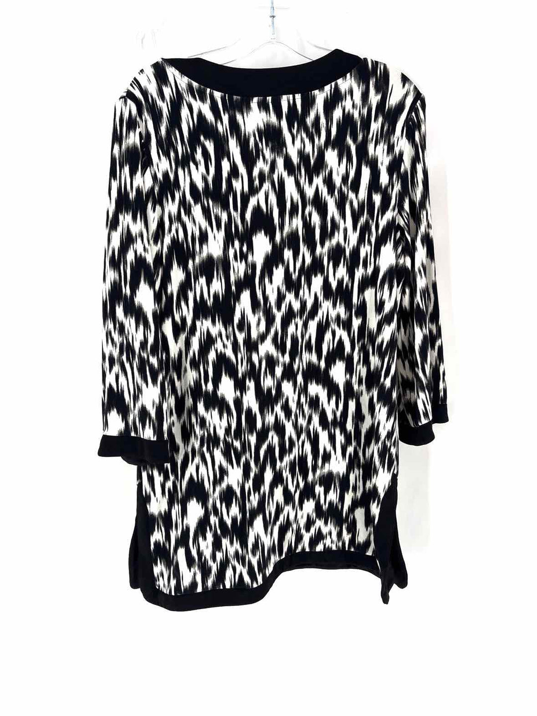 Size 12 Chico's Black/White Shirt