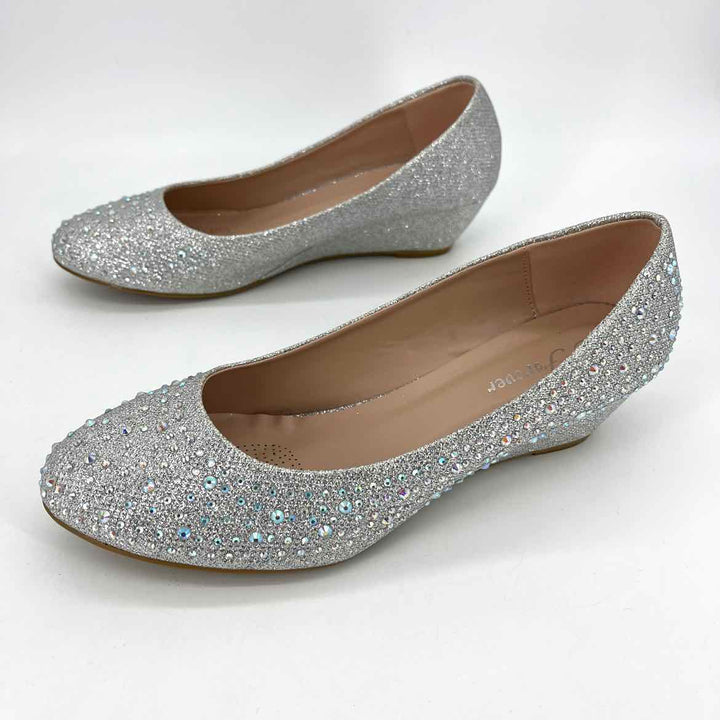 Shoe Size 8.5 Silver Pumps