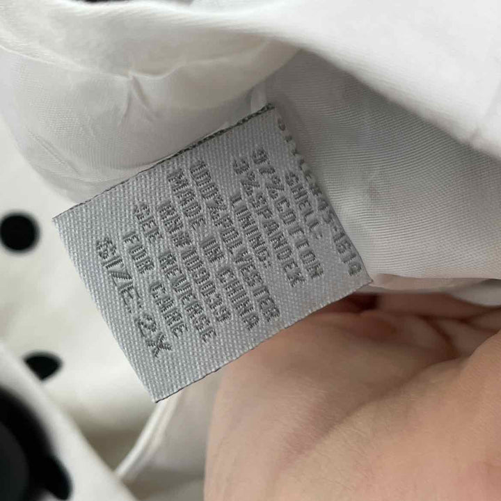 Size 2X Black/White Jacket