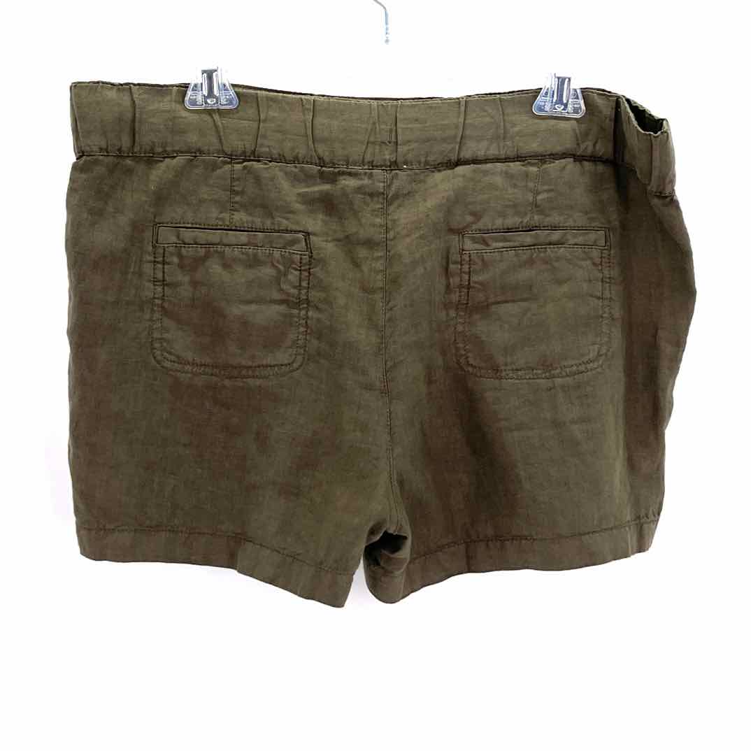 Size M CASLON Olive Shorts