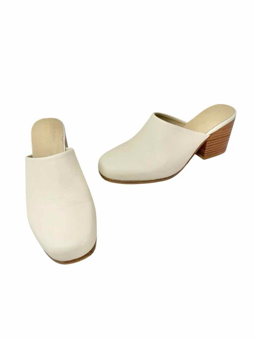 Shoe Size 9.5 Ivory Leather Pumps