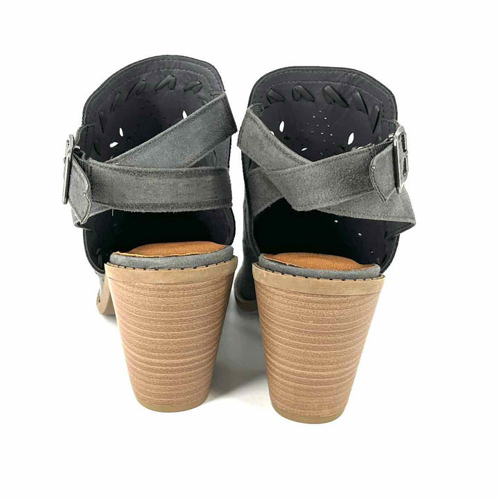 Shoe Size 7 Gray Boots