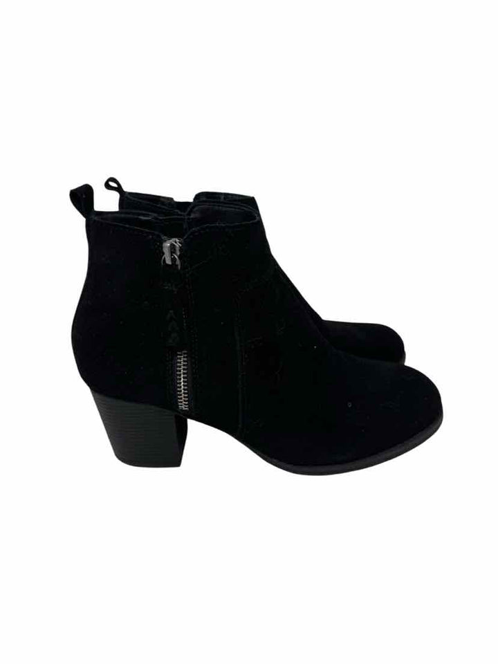 Shoe Size 7.5 Black Suede Boots