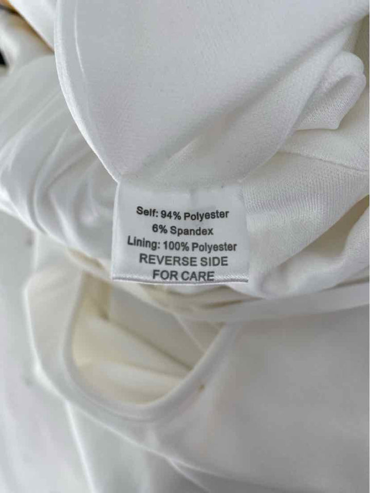 Size 6 NEIMAN MARCUS White Dress