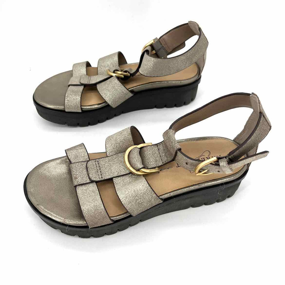 Shoe Size 6 NAKEDFEET Champagne Sandals