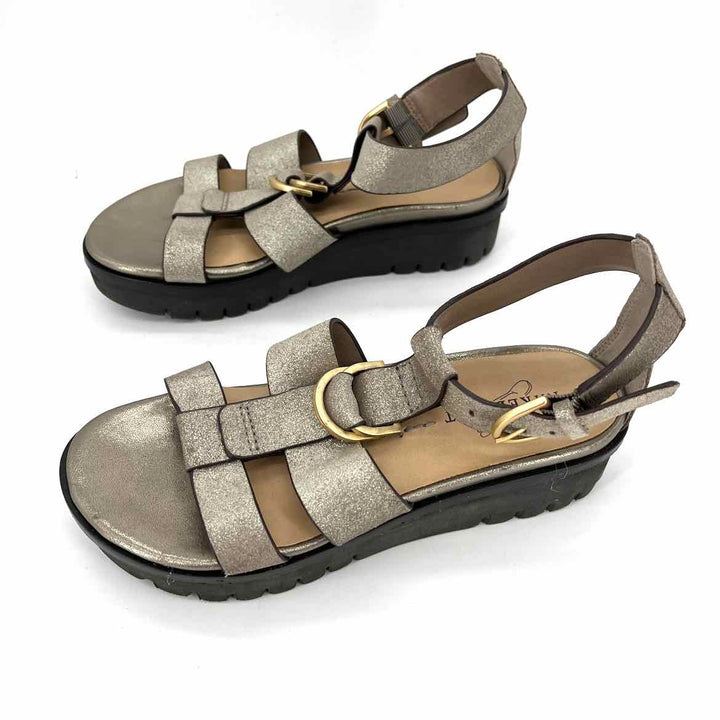 Shoe Size 6 NAKEDFEET Champagne Sandals