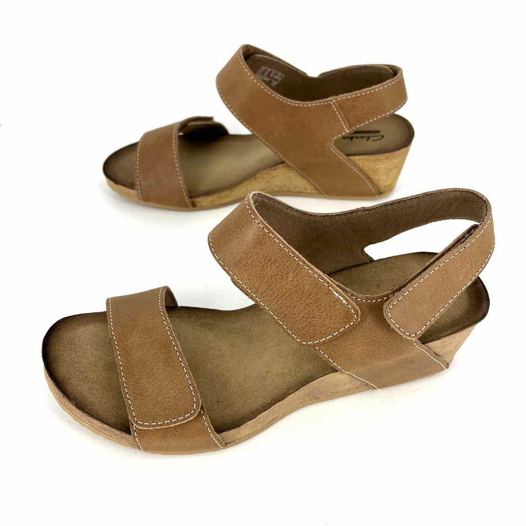 Shoe Size 7.5 CLARKS Tan Sandals