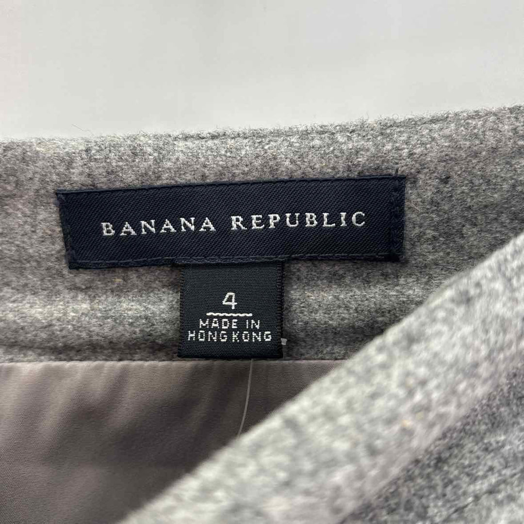 Size 4 Banana Republic Gray Skirt