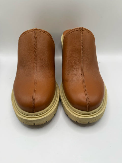 Shoe Size 8.5 OTBT Brown Leather Pumps