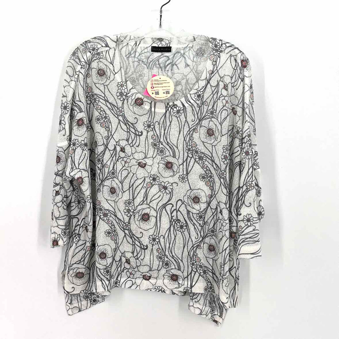 Size One Size NALLY & MILLIE White Sweater