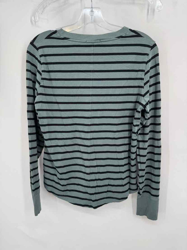 Size M EVEREVE Green Sweater