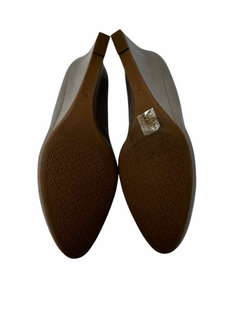 Shoe Size 9.5 Tory Burch Brown Pumps