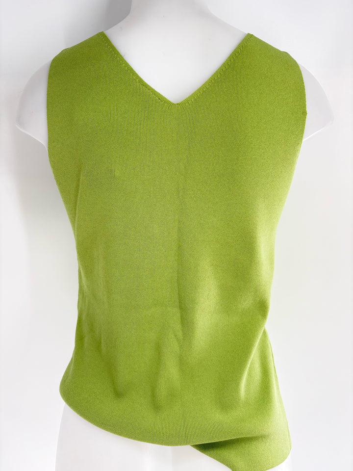 Size M DUE PER DUE Green Shirt