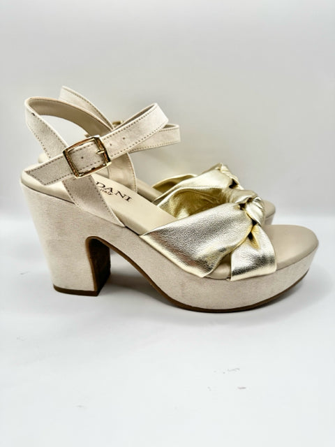 Shoe Size 39 Gold Leather Sandals