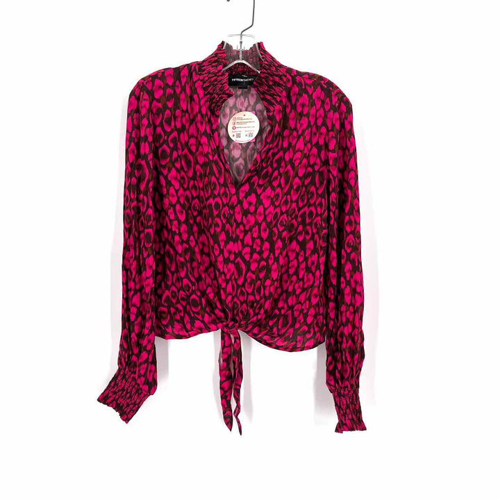 Size M FIFTEEN TWENTY Fuschia Shirt