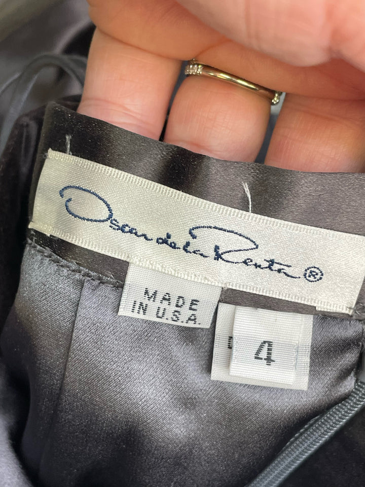 Size 4 OSCAR DE LA RENTE Gray Silk Luxury - Dress