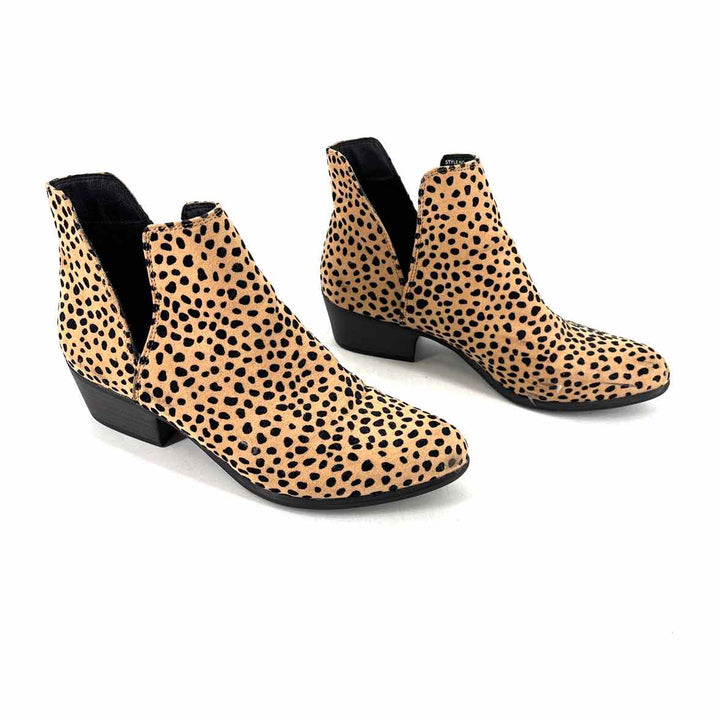 Shoe Size 7.5 Tan Boots