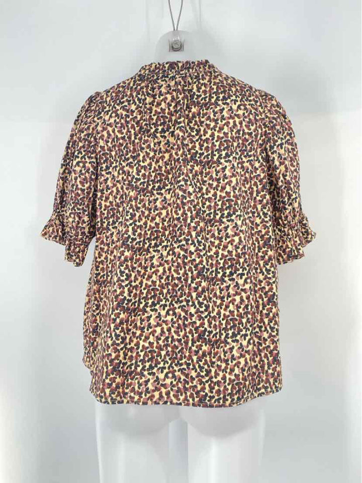 Size M GAP Multi-Color Shirt