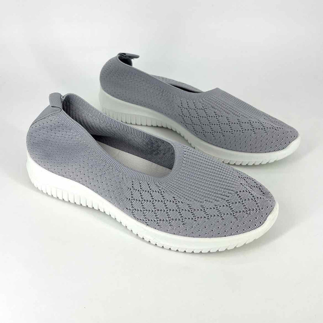 Shoe Size 42 Gray Knit Flats