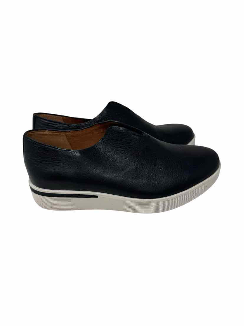 Shoe Size 8 GENTLE SOULS Black Sneakers