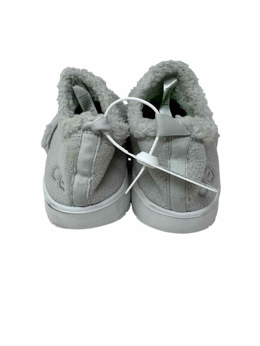 Shoe Size 8 OOFOS Gray Flats