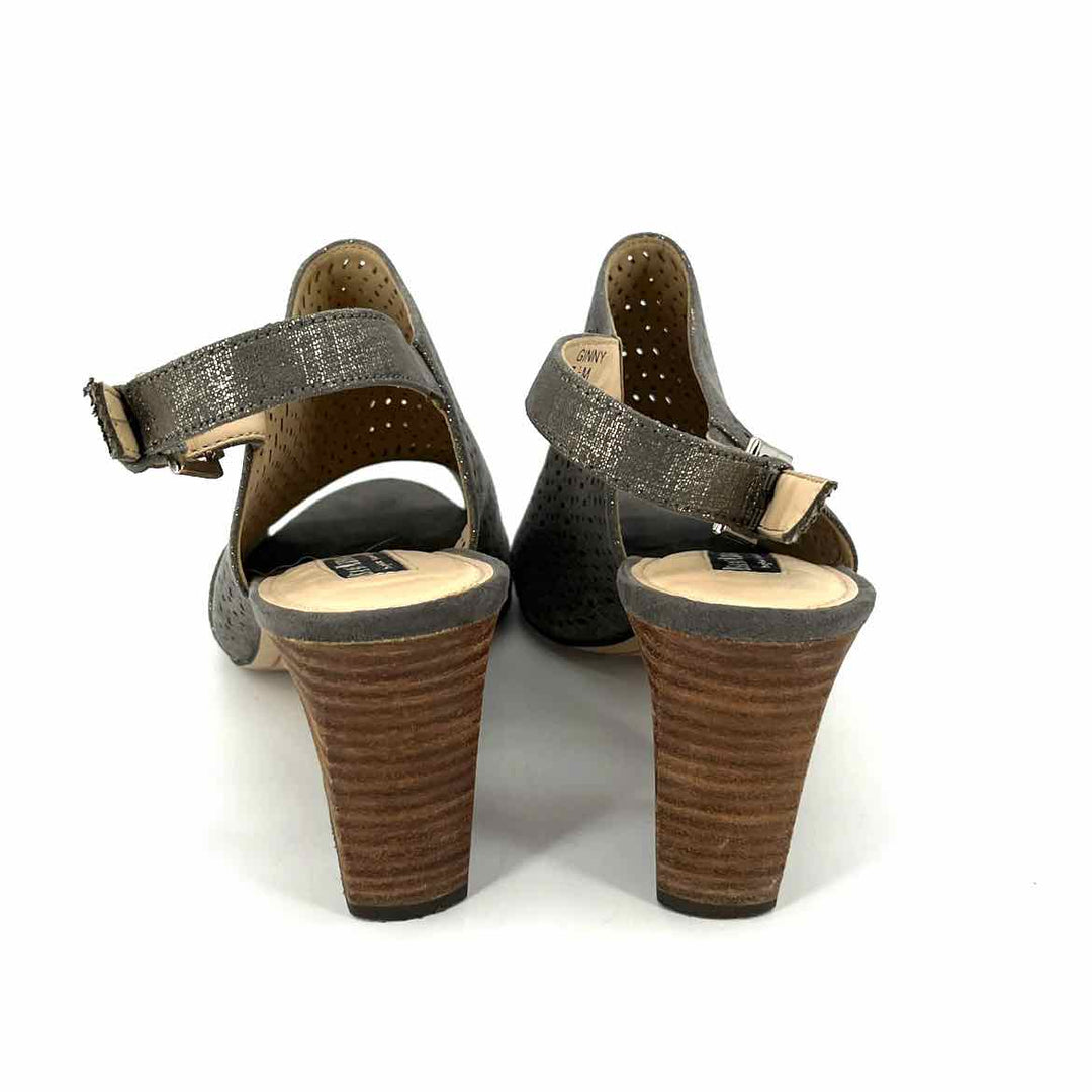 Shoe Size 7 ISAAC MIZRAHI Gold Sandals