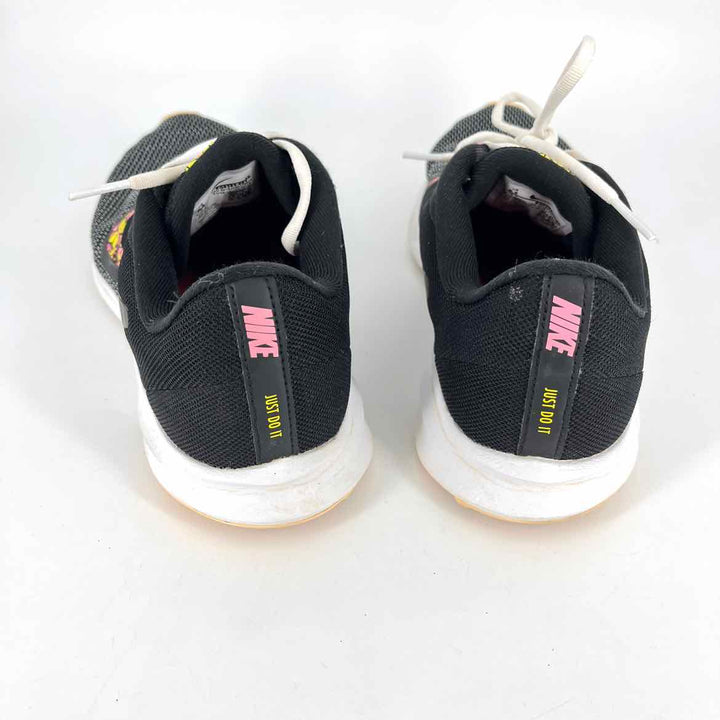 Shoe Size 9.5 Nike Black Knit Sneakers