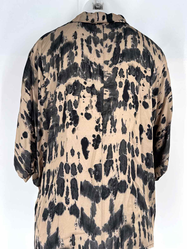 Size M TAN PRINT Shirt