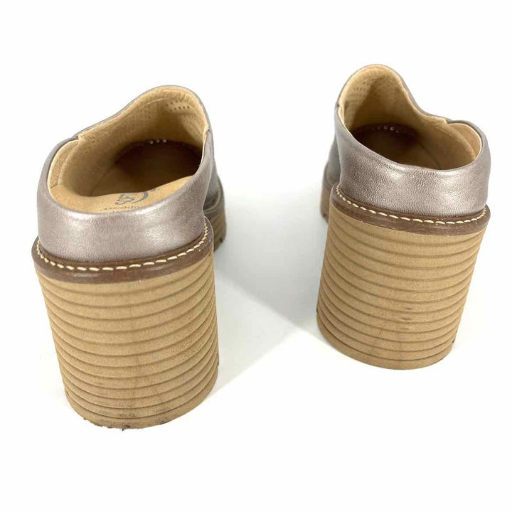 Shoe Size 38 SOFT WAVES Silver Leather Clogs