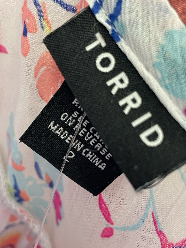 Size 2 Torrid White Print Shirt