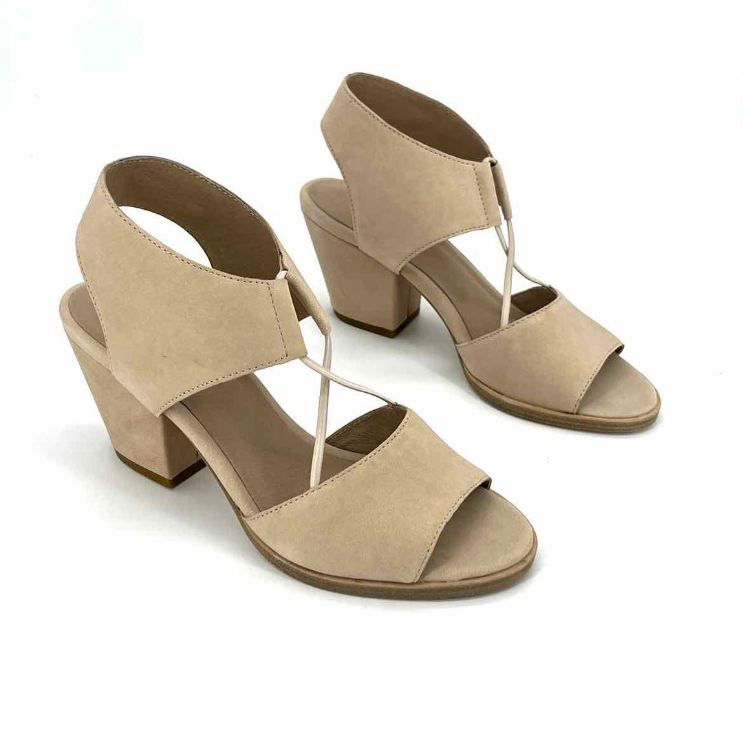 Shoe Size 7 Eileen Fisher Beige Pumps